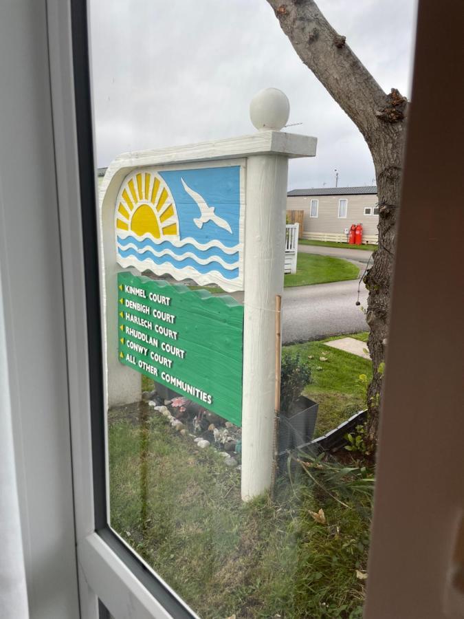 Lovely Holiday Home At Lyons Caravan Park! Prestatyn Kültér fotó